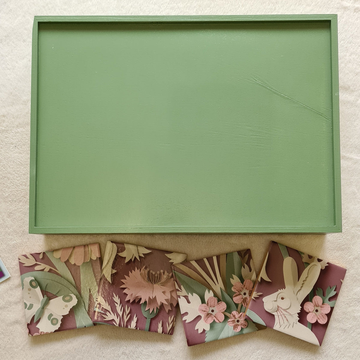 Reverse of woodland serving tray. Matching ceramic coasters available separately.
